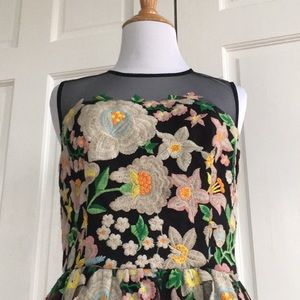 STUNNING NWOT Monique Lhuillier embroidered gown!